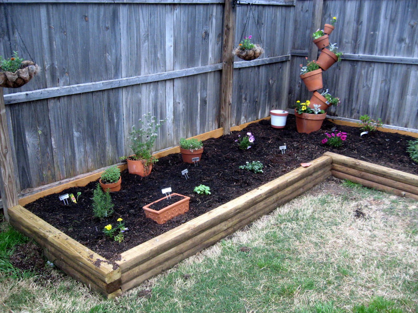 have been pinning several fun backyard ideas and this little bin was 