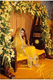 Mehndi-Lehnga