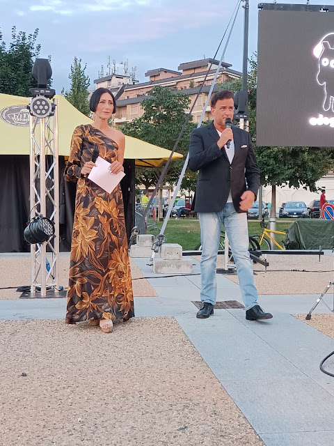Maria Marchese e Aurelio Blengino Presentatori del Festival Musica e Pace 2023 , al Foro Boario di Cuneo
