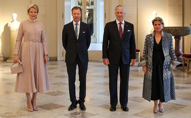 Grand Duchess Maria Teresa wore a blue boucle coat by Dries Van Noten. Queen Mathilde wore a pale pink dress by Natan
