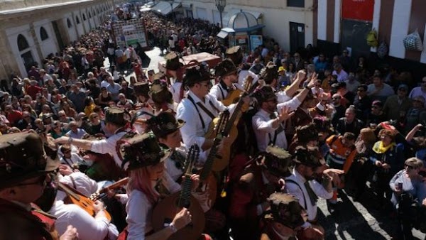 El Carnaval de Cádiz se mantendrá en junio pese a la aprobación del Pleno de celebrarse en febrero