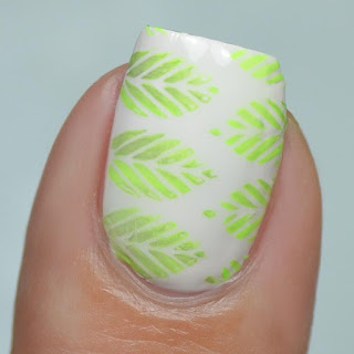 leaf gradient nail art