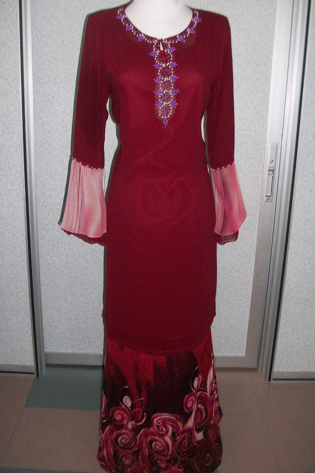 Koleksi Baju  Kurung  Moden Warna Merah  Contoh O