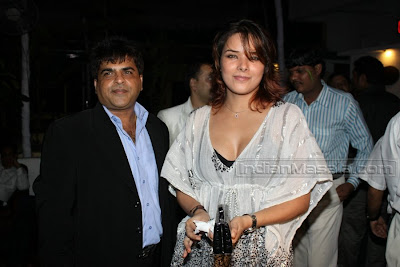 udita goswami is going nice party in enjoy.