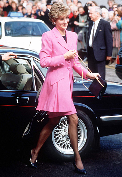 A hotpink frock coat and matching skirt gave the newlyseparated Diana a 