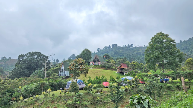 ©JelajahSuwanto Vila di jalur Hiking Cisadon