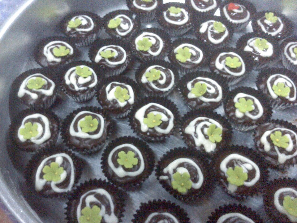 Sebuah Inspirasi Mama: Resepi Biskut Coklat Black Forest Oren