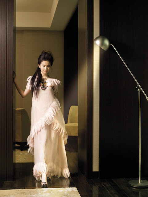 Chinese Celeb Actress Liu Yi Fei