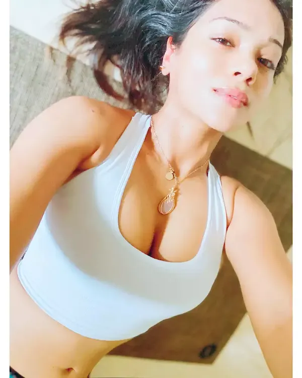 megha gupta cleavage hot selfie indian actress