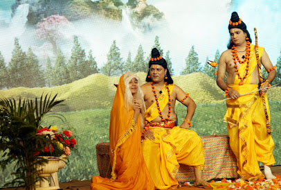  श्री धार्मिक लीला के मंच पर माता शबरी का श्रीराम से मिलन व बाली वध हुआ -हरीश चन्द्र आज़ाद