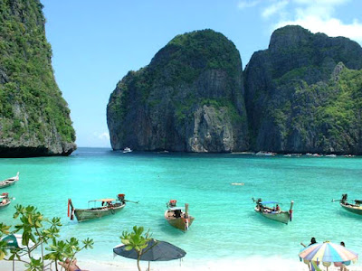Hasil gambar untuk raja ampat papua beach