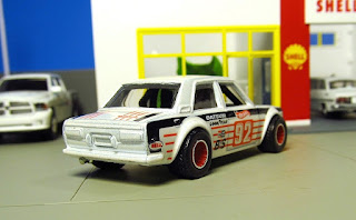 Hot Wheels Heritage  Datsun Bluebird 510   real riders