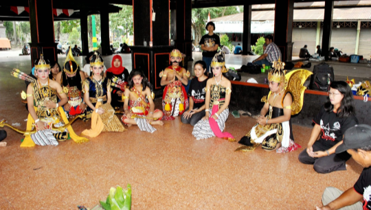 manusia & kesenian wayang bocah