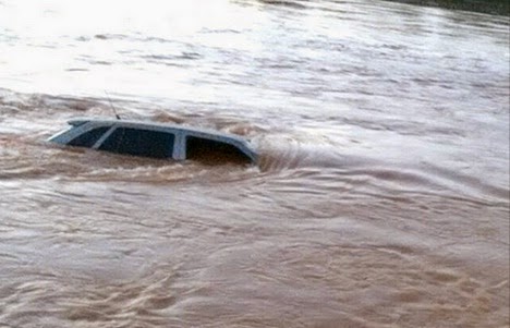 Veículo com quatro jovens cai em rio em Mato Grosso