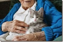 elder_women_with_cat