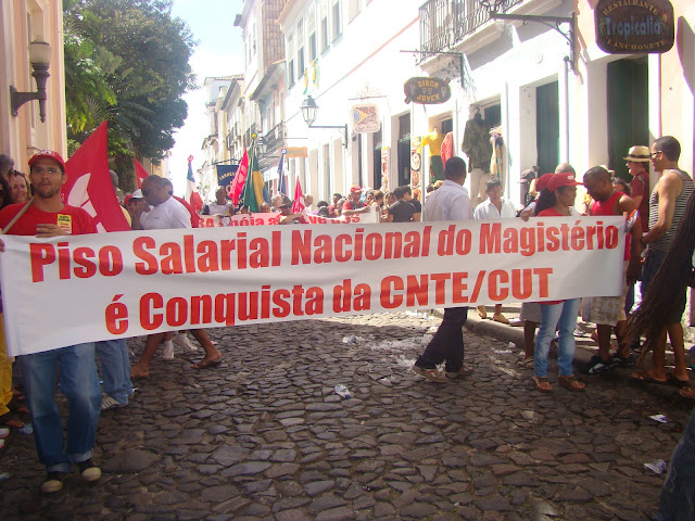 Um 2 de Julho de muitos protestos