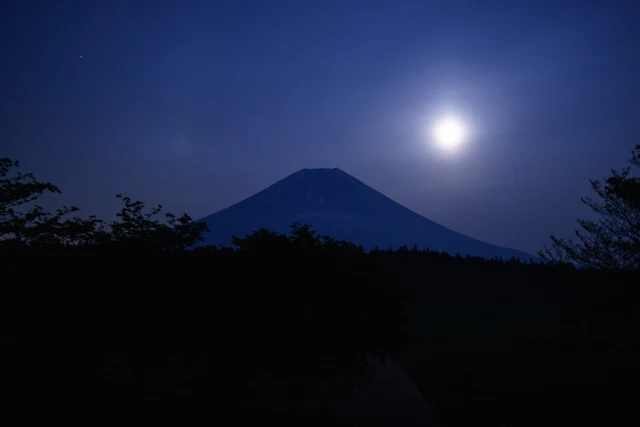 富士山と幻月・月暈～朝霧高原