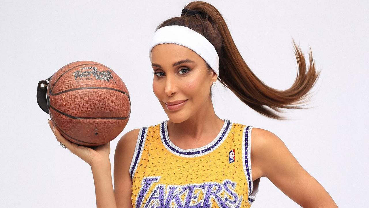 Carol Marra – Most Beautiful Brazilian Trans Model in Los Angeles Lakers Basketball Jersey Photoshoot