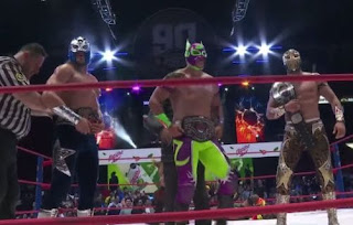 Star Jr., Neón y Máscara Dorada: Campeones Mundiales de Tríos del CMLL.