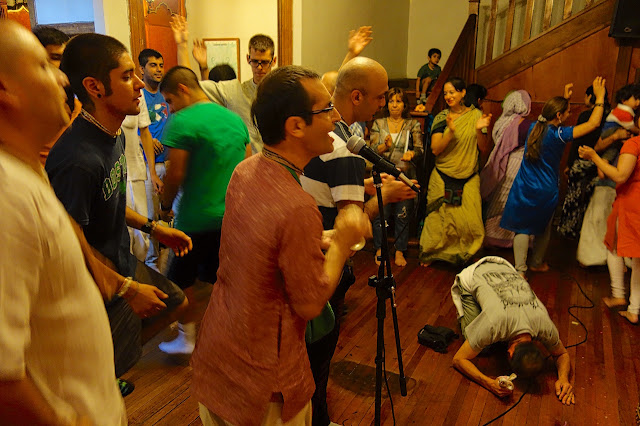 Amara Gouranga Prabhu Leads Super Ecstatic Kirtan, Santiago