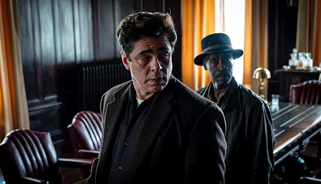 Benicio del Toro y Don Cheadle. Fotograma cortesía de HBO Max.
