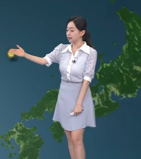 20250616 강아랑 기상캐스터 러블리한 블라우스와 치마