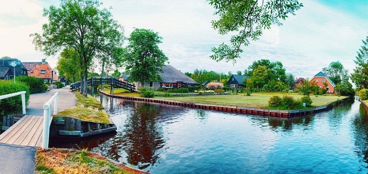 Giethoorn, Desa Alami yang Terapung di Atas Air 