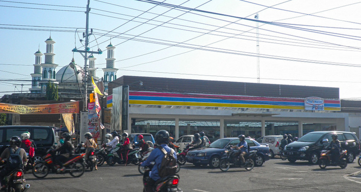 Tempat Nongkrong  Asik Indomaret  Point Colombo Yogyakarta 