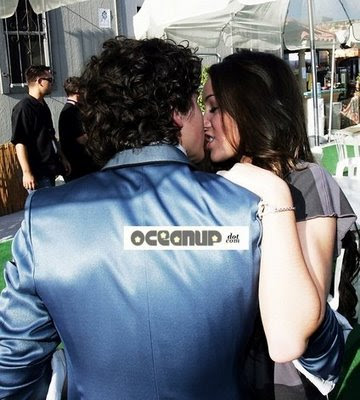 selena gomez and nick jonas kissing pics. Pictures+of+nick+jonas+and