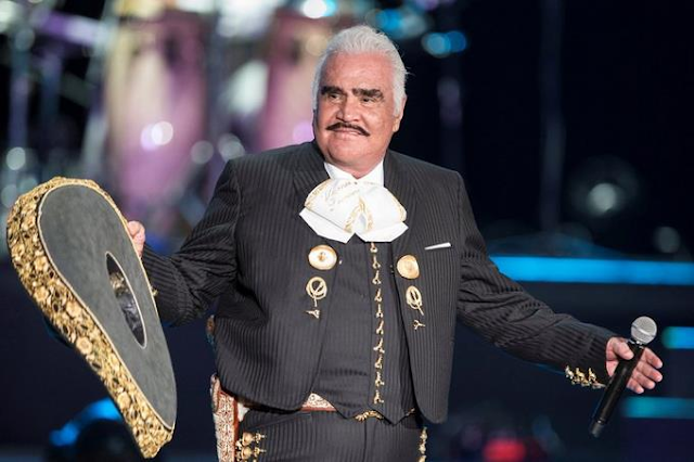 Vicente Fernández, grave en cuidados intensivos 