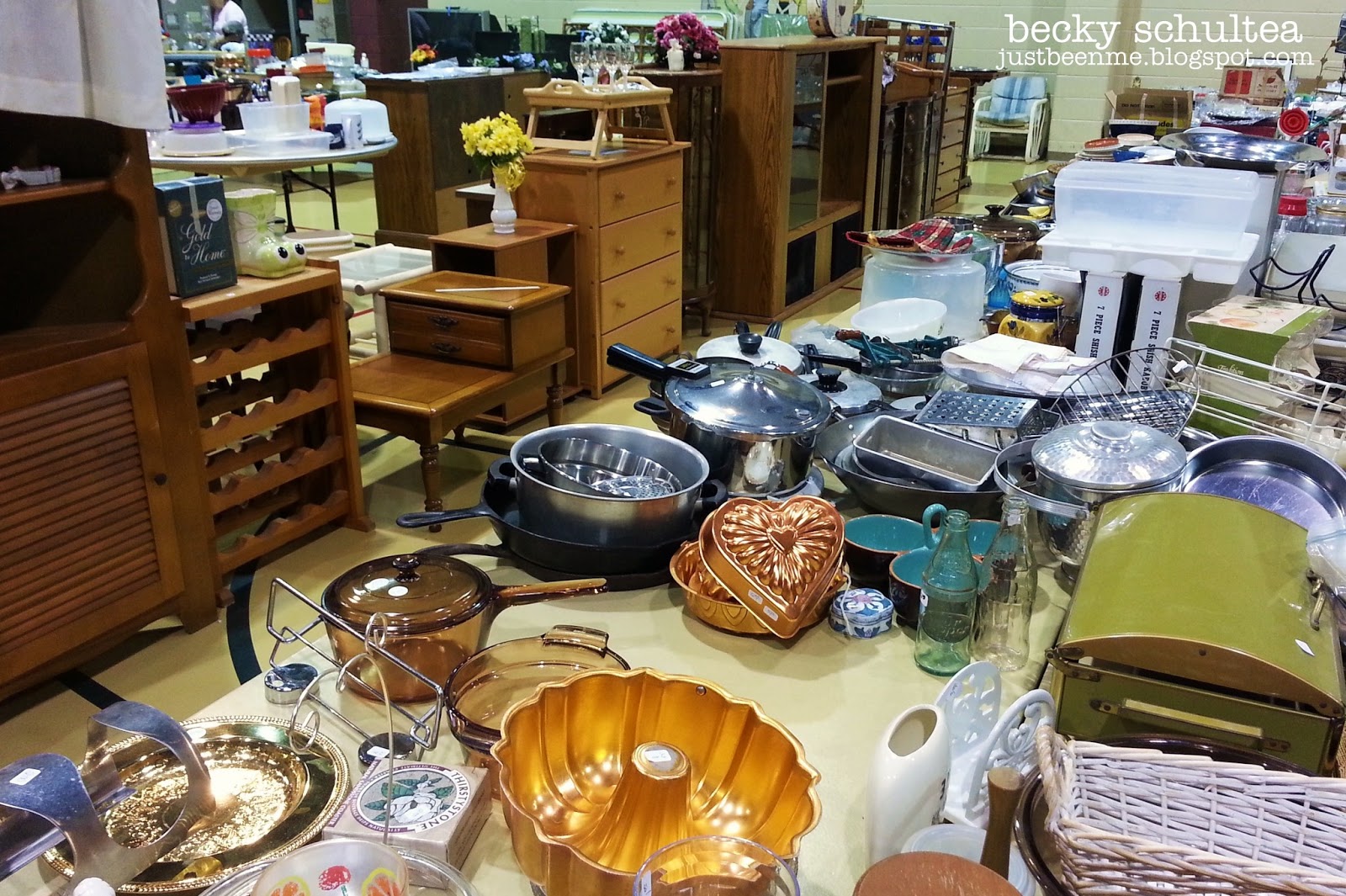 Just Bee 'n Me: Garage Sale Heaven!