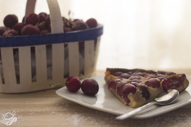 http://danslacuisinedecharlottine.blogspot.fr/2015/06/le-temps-des-cerises-le-clafoutis.html