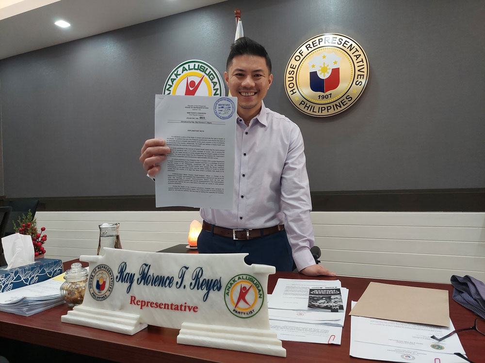 Anakalusugan Party-List Representative Ray Florence Reyes filed a bill seeking to establish a scholarship and return service program