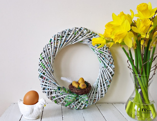 easter wreath, easter decoration, recycle, upcycle, newspaper weaving, wucker paper, paper wicker, papierowa wiklina, wianek wielkanocny, dekoracje wielkanocne