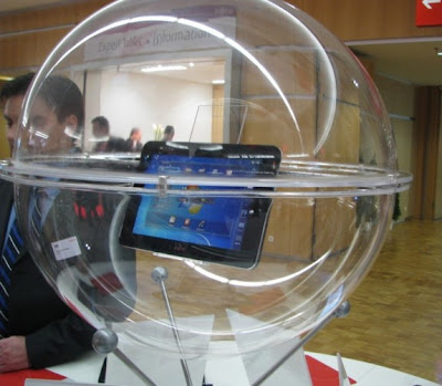 FUJITSU DISPLAYS A NEVER BEFORE SEEN 10-INCH WINDOWS 7 TABLET