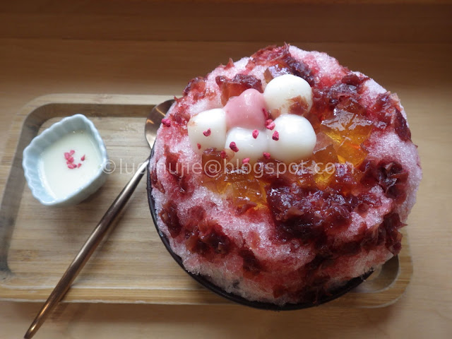 Taiwan shaved ice dessert