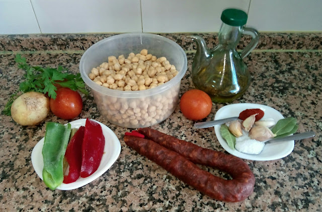 Ingredientes para la elaboración de potaje para medio Kilo de garbanzos.