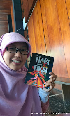 Membaca buku