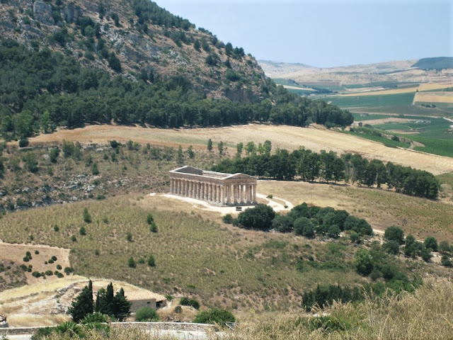 Templo de Segesta en medio del promontorio
