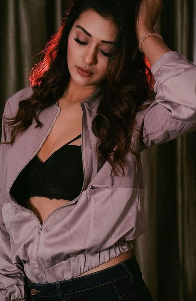 Actress Gallery: Payal Rajput New Pictures