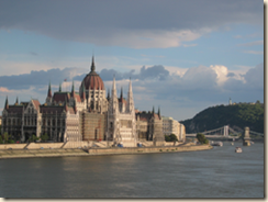 250px-Budapest_Parlament