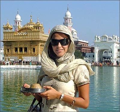 golden temple at night. hot The Golden Temple by night