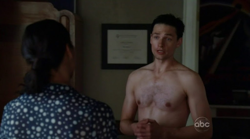 Gregory Smith Shirtless in Rookie Blue s3e04