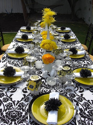 mesa de jantar no padrão preto e branco