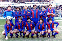 F. C. BARCELONA. Temporada 1984-85. Urruticoechea, Gerardo, Schuster, Alexanco, Julio Alberto, Migueli. Archibald, Rojo, Clos, Esteban y Víctor. REAL ZARAGOZA C. D. 2 F. C. BARCELONA 4. 06/01/1985. Campeonato de Liga de 1ª División, jornada 19. Zaragoza, estadio de La Romareda. GOLES: 1-0: 8’, Surjak. 1-1: 10’, Clos. 1-2: 12’, Esteban. 1-3: 22’, Archibald. 2-3: 84’, Surjak. 2-4: 86’, Archibald.