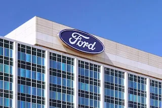 Ford's Shift to Hybrid SUVs Amid Challenges in the Electric Vehicle Market: A Comprehensive Analysis of the Impact and Industry Response