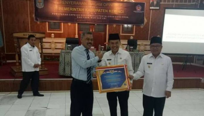 Pemkab Kerinci Terima Penghargaan Plakat Dari BPK