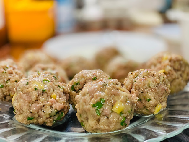 Pelotas de carne de Navidad para el "arròs amb pilotes"