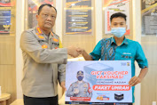 Kapolresta Banda Aceh Serahkan Hadiah Paket Umrah Gratis