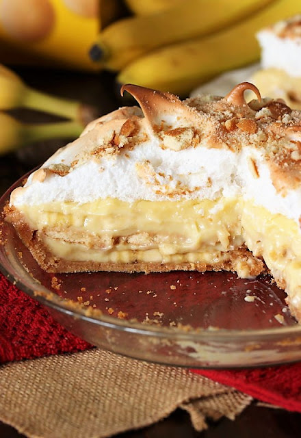 Layers in Banana Pudding Pie with Vanilla Wafer Crust Image